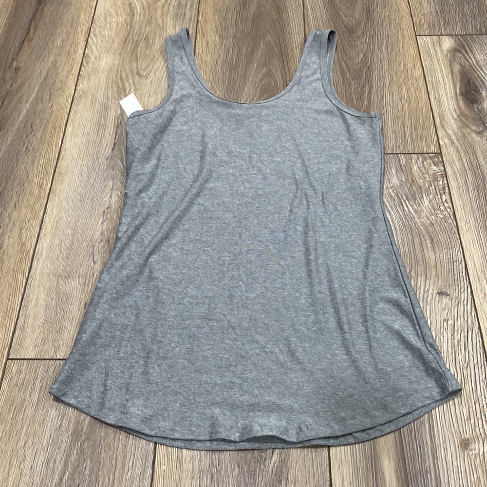 ”MORE WEEKENDS PLEASE” Gray Graphic Tank - Picture 8 of 10